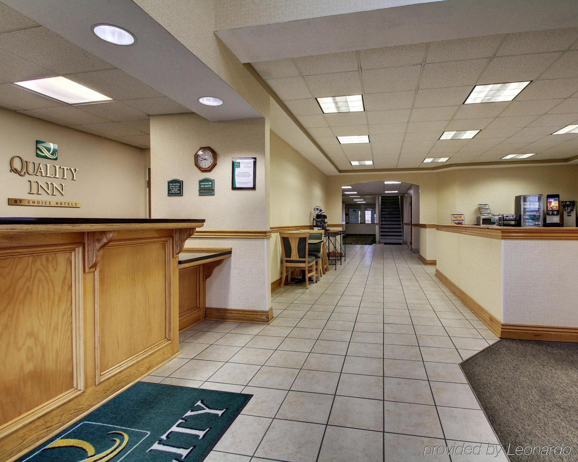 Columbia Inn & Suites Buitenkant foto