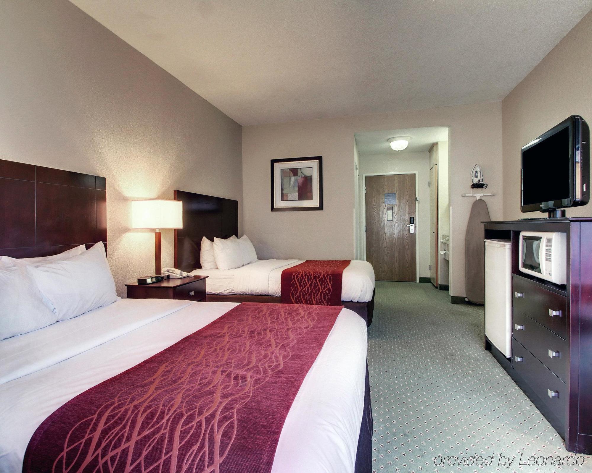 Columbia Inn & Suites Buitenkant foto