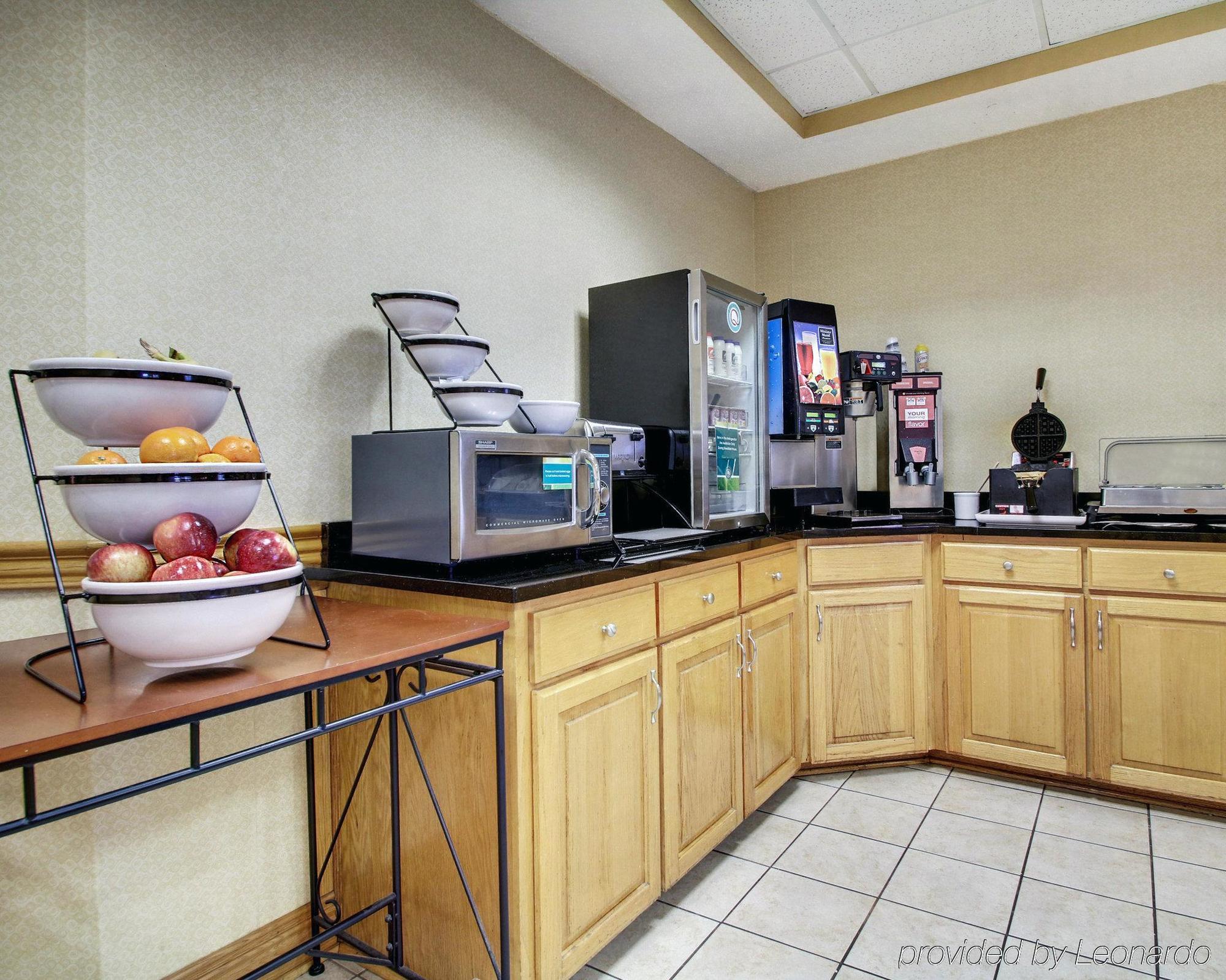 Columbia Inn & Suites Buitenkant foto
