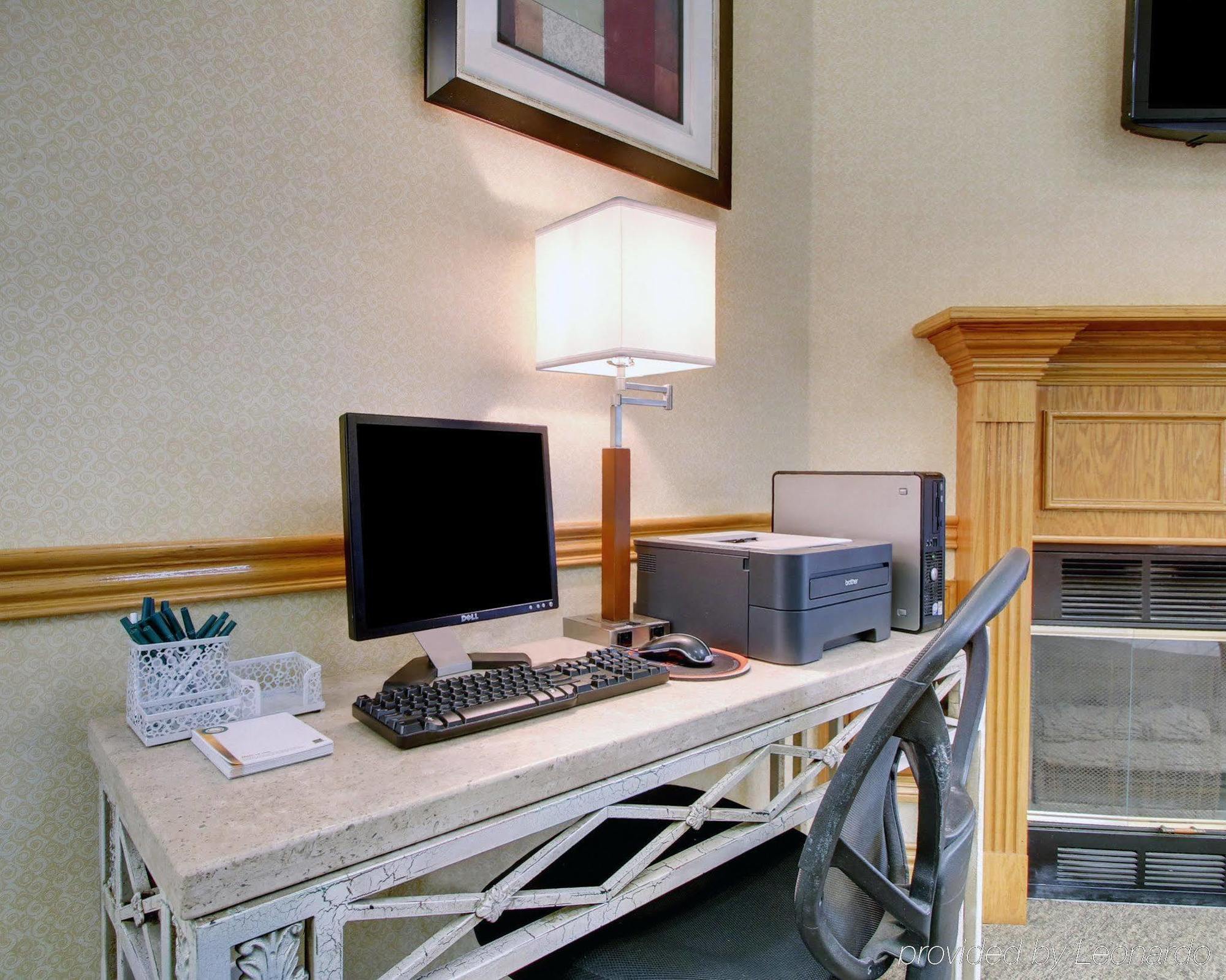 Columbia Inn & Suites Buitenkant foto