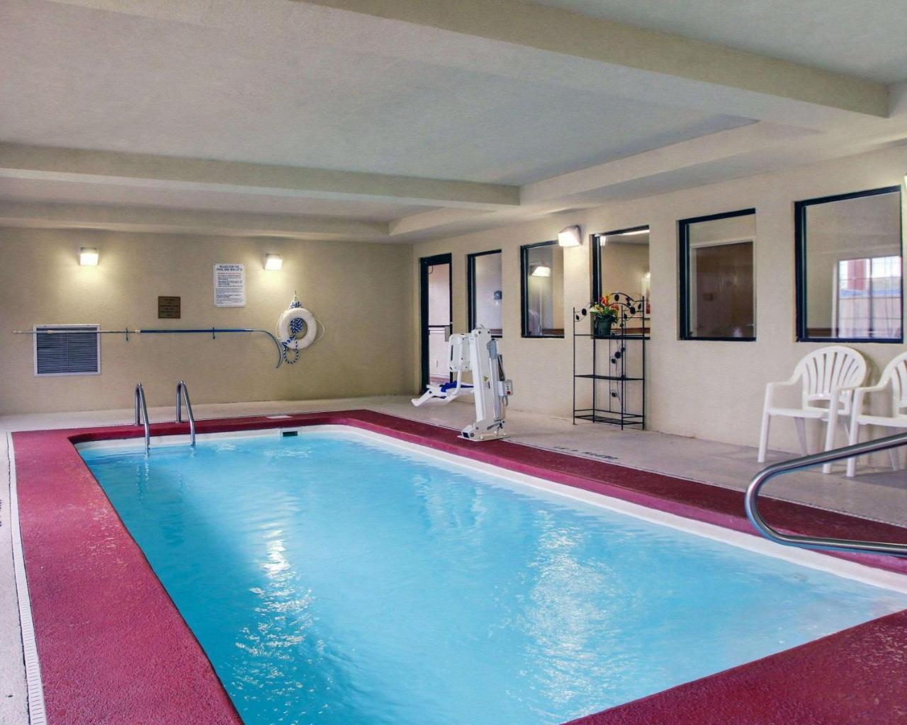 Columbia Inn & Suites Buitenkant foto
